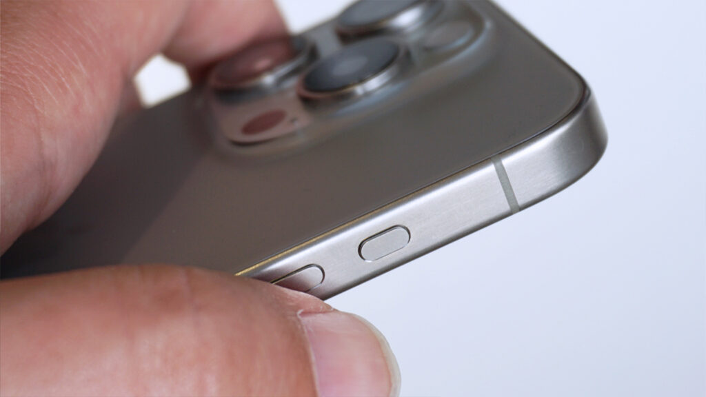 A pletykák szerint az Apple ismét módosította az iPhone 16 gombjának kialakítását