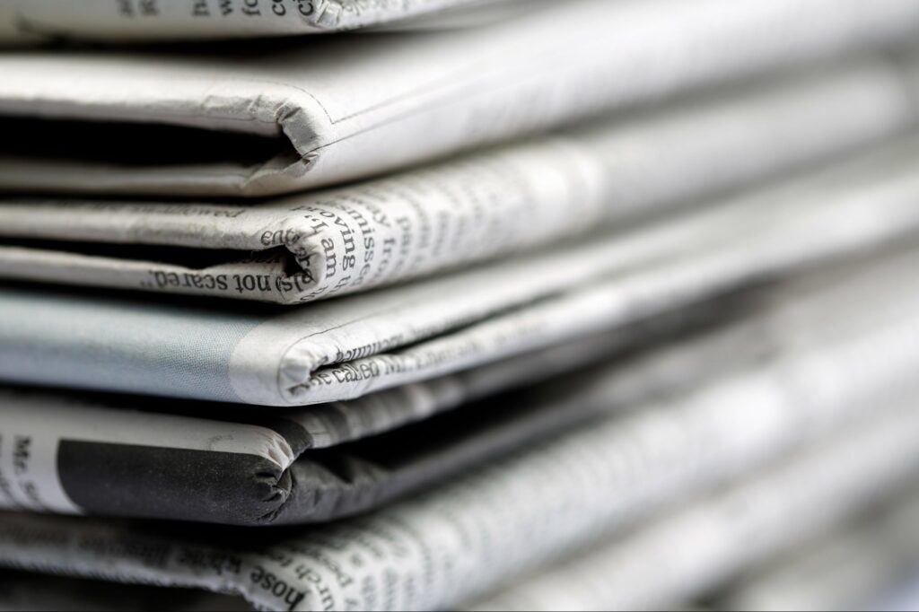 Még mindig szükség van sajtóközleményekre, amikor az újságok kihalnak?